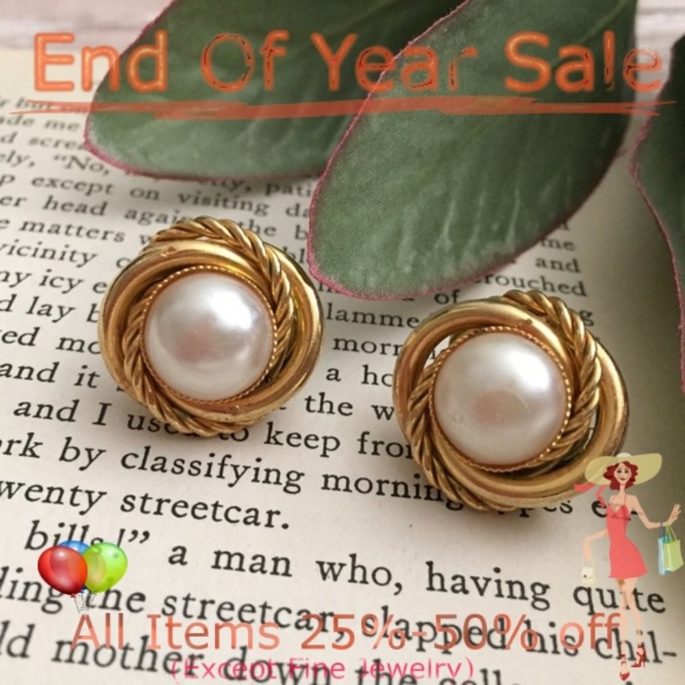 Round Gold tone Pearl Earrings